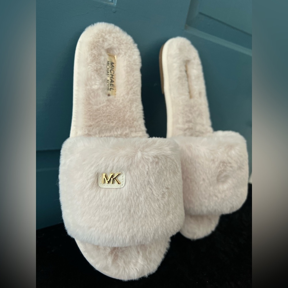 MICHAEL KORS Jet Set MK Slide Size 10 Color: Natural